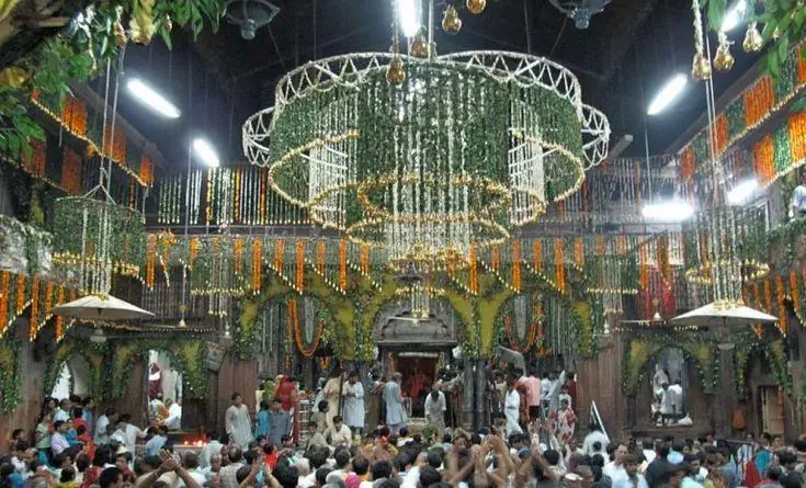: Banke Bihari Temple Vrindavan: Timings, History & Travel Guide
