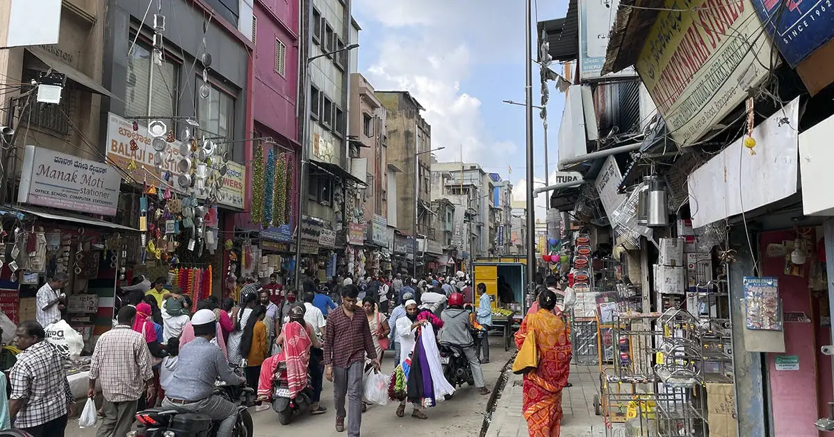Chickpet Market Bangalore: Timings, Things to Buy & Complete Guide