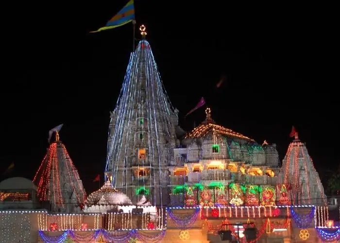 Dwarkadhish Temple: History, Timings, Location & Travel Guide