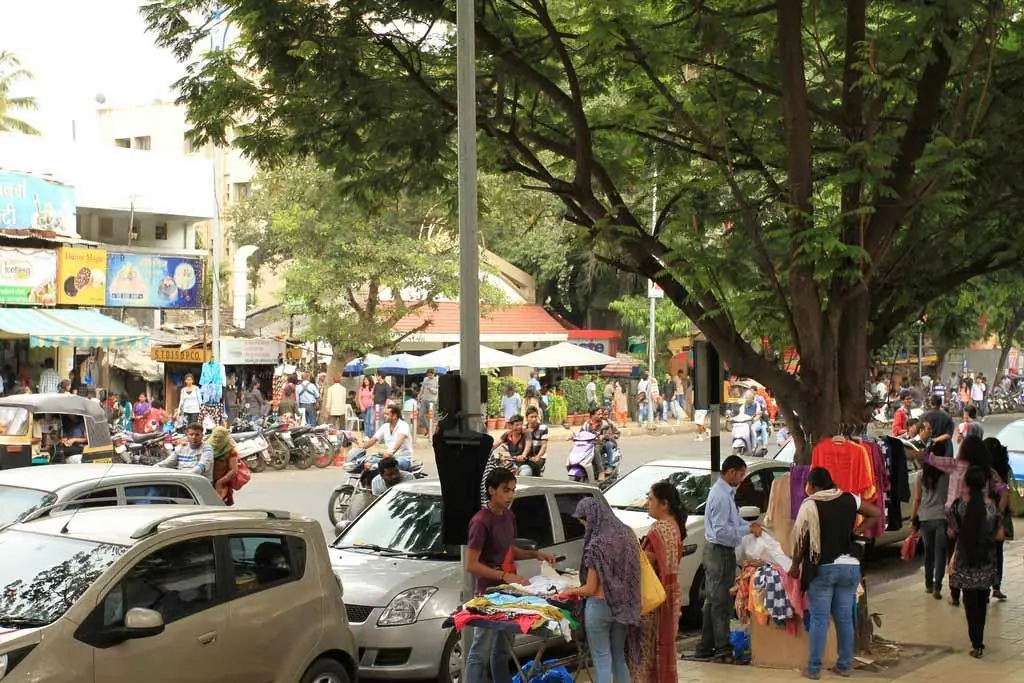 FC Road Market: Timings & Places Nearby
