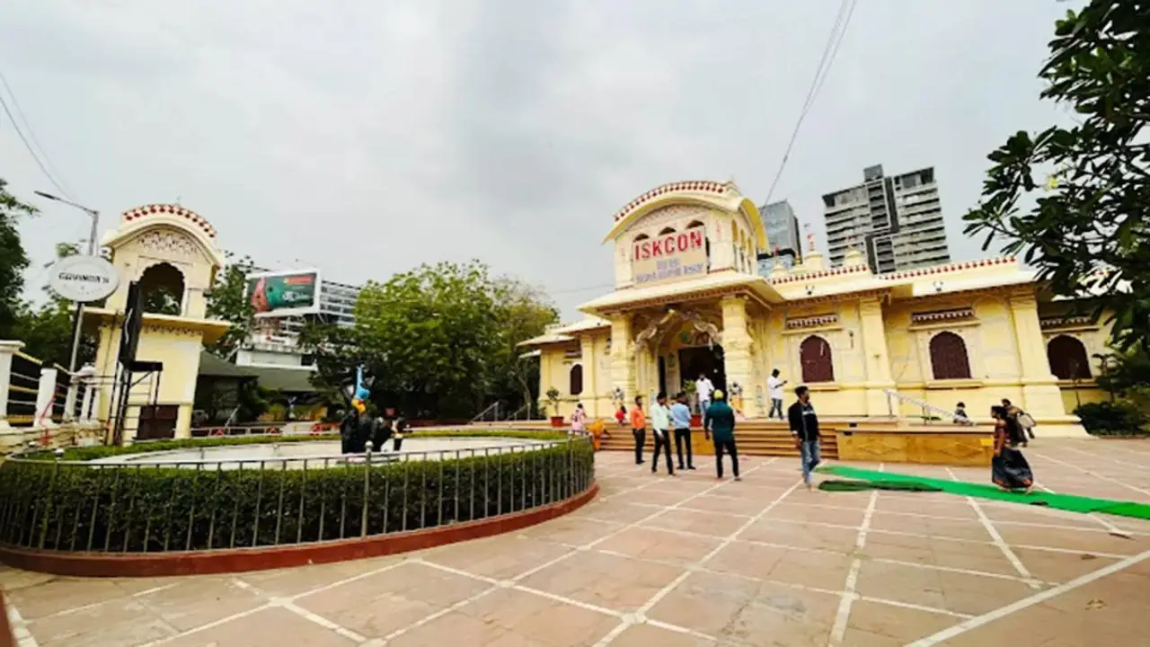 ISKCON Temple Ahmedabad Timings, History & Travel Guide