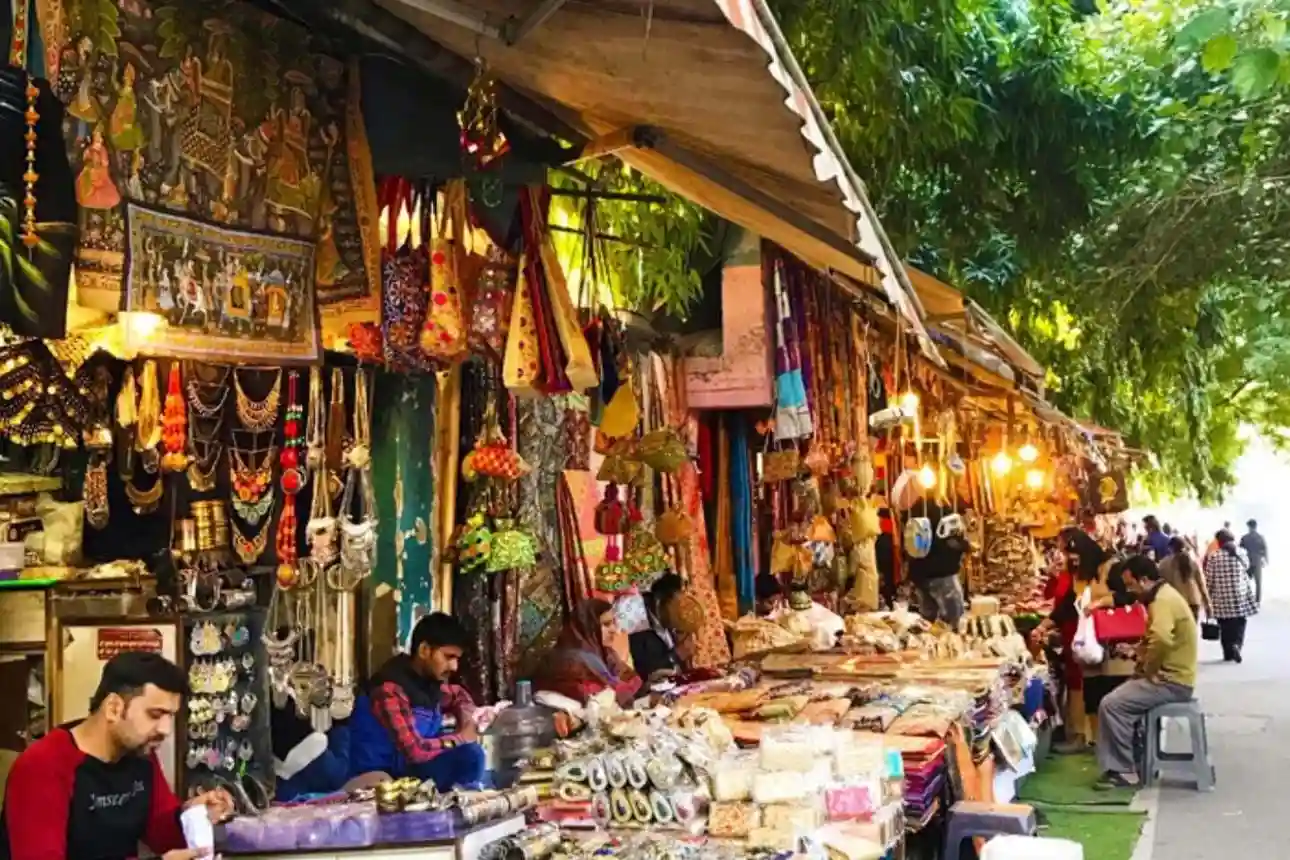 Janpath Market Delhi: The Best Shopping Guide