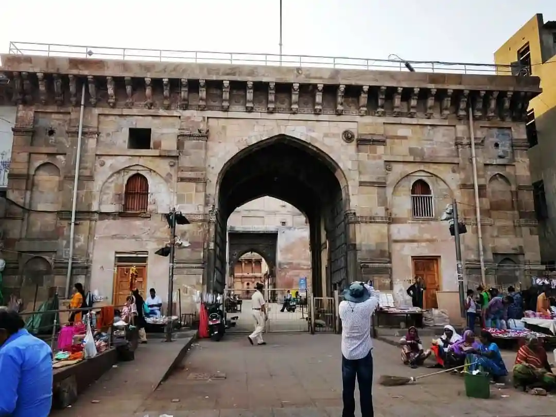 Lal Darwaja Market Ahmedabad