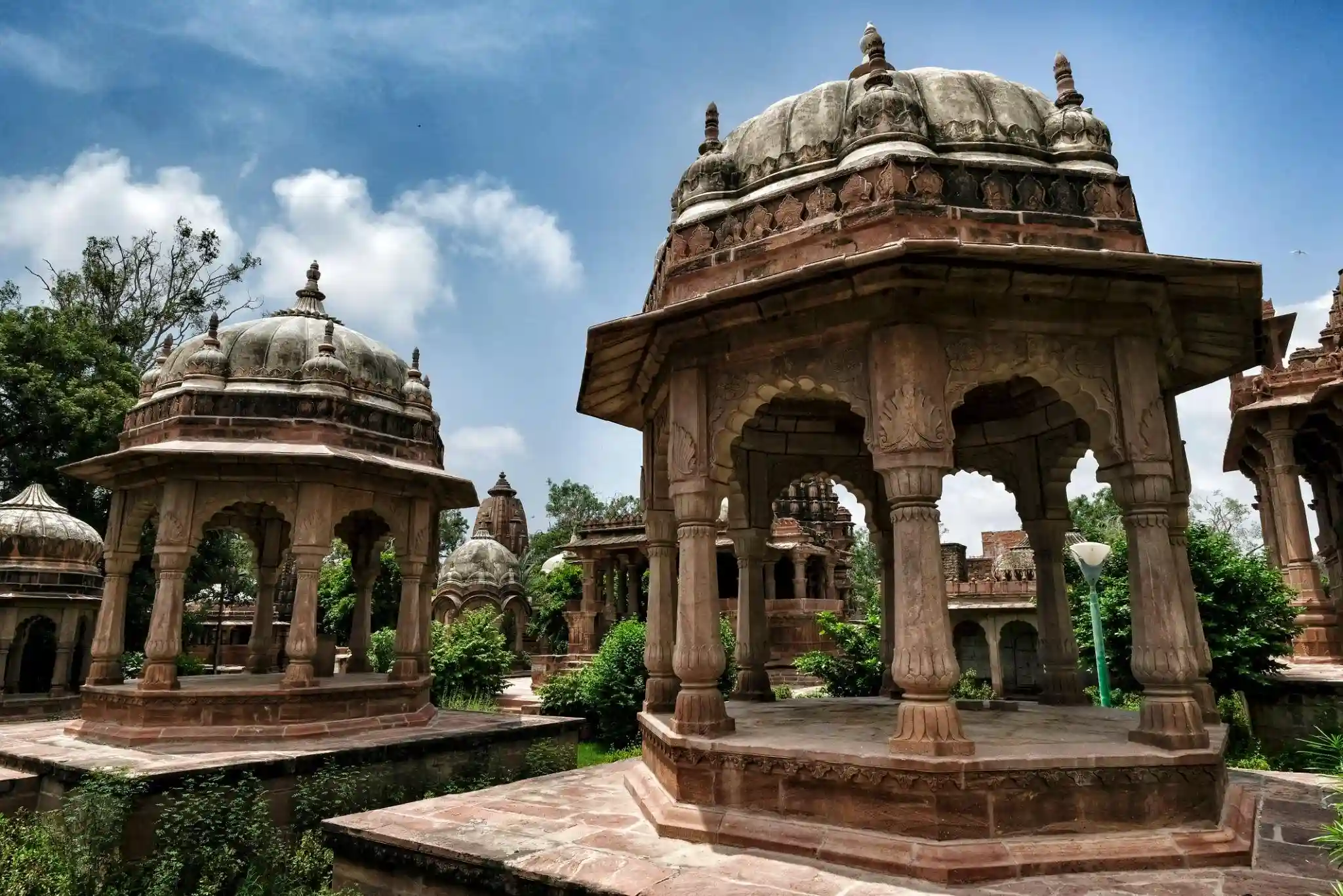 mandore-gardens-jodhpur.webp