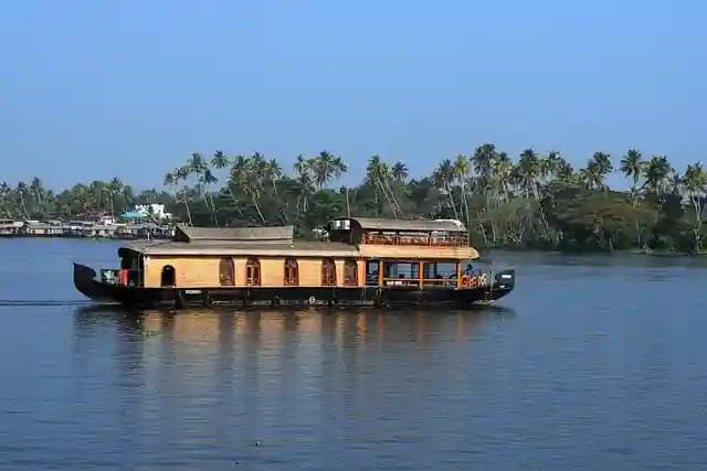 places to visit in alleppey.webp