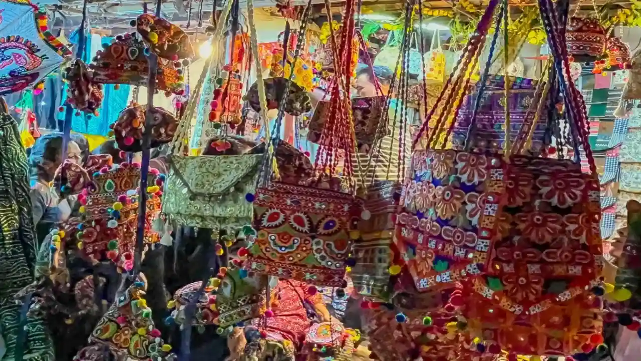 Shopping in Ahmedabad: A Complete Guide to Markets, Street Shopping & Local Treasures